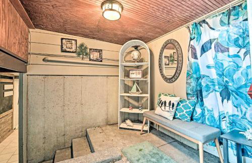 Lakefront Home with Game Room, Theater and Dock! - Foto 28