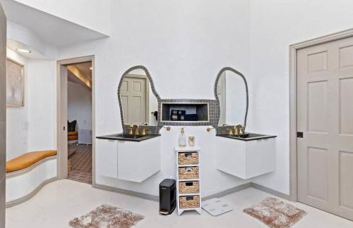 The KingDome - A Unique, Royal Experience with Hot Tub, Rooftop and Views - Foto 51