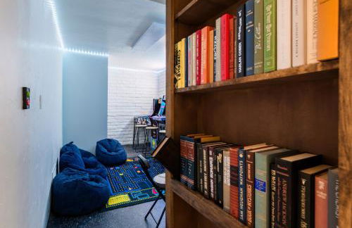 5BR Oasis with Pool, Arcade, Sauna - Photo 22