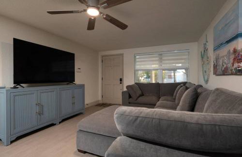 Home With Heated Pool Near Beaches - Foto 10