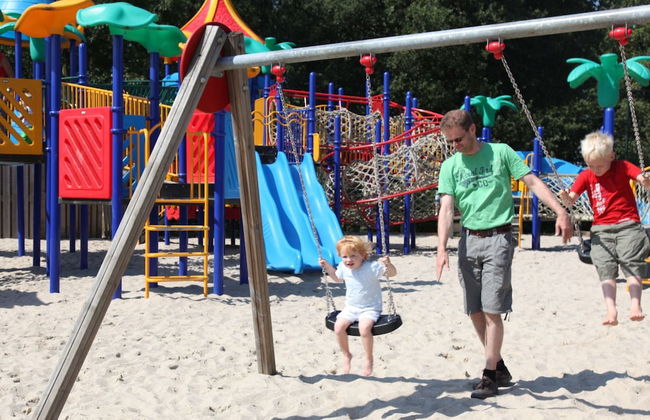 High-end Villa Nestled in Greenery - Photo 15