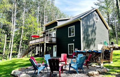 Outstanding Retreat with Dock, Game Space and Lake Views in Wisconsin - Foto 41