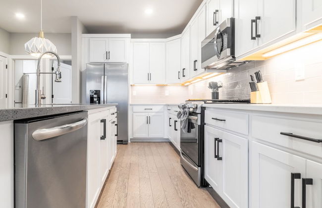 Monty by Avantstay 4bdr 4BA Balcony w Outdoor Seating 5mins to DT - Photo 13