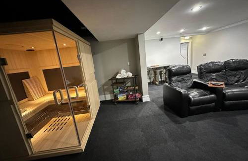 Cheerful 4 bedroom home w/ fireplace & game room - Foto 40