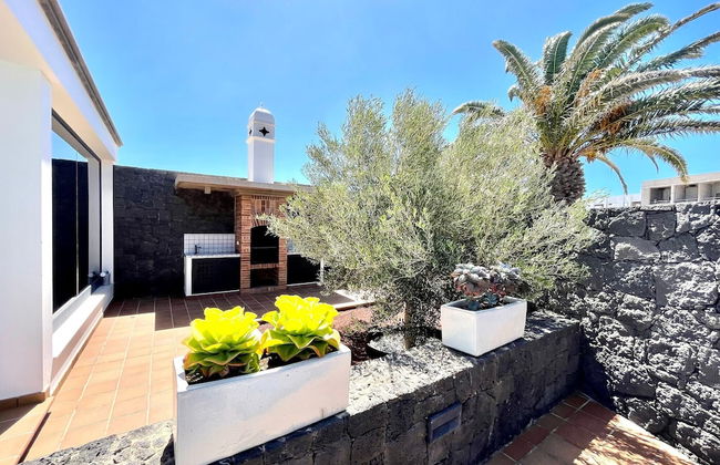 Beautiful 5-bed Villa in Playa Blanca - Photo 39