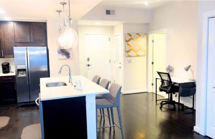 The Luxe -Highrise, Balcony, Year-round Pool, City View! - Foto 26