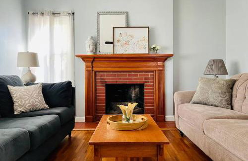 Green Roof Inn - Centrally Located 2BR/1BA Home - Foto 6