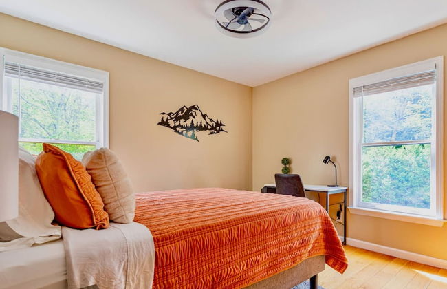 Family Fun Oasis Hot Tub Steam Room Pool Stream Firepit Games - Foto 18