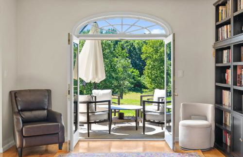 13-Acre Private Estate, Private Lake, Private Golf Range, Private Forest & Hiking Trails - Foto 1