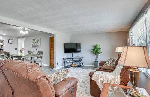 Fish, Hike and Golf Leisurely Navarre Home with Yard! - Foto 3