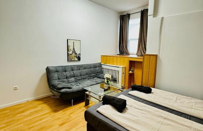 10 Economy Rooms-Shared Bath & Kitchen - Photo 58