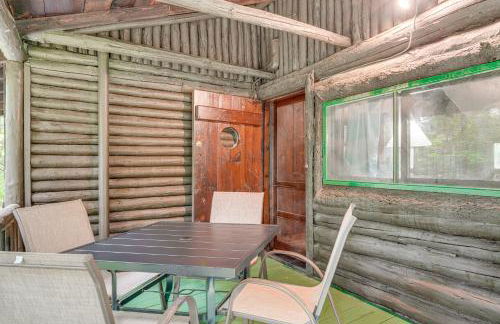 Walk to Barretts Park Wooded Cabin with Grill! - Foto 18