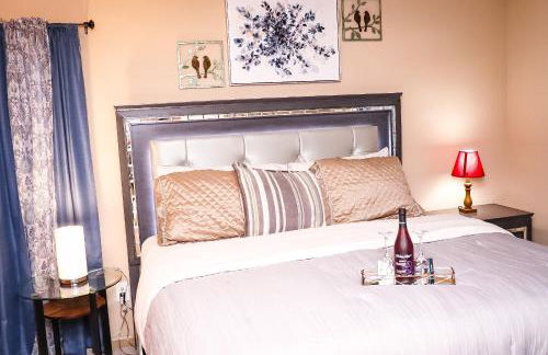 Easy Access 2beds,1bt luxury kingbed with pool sleeps 4 - Foto 12