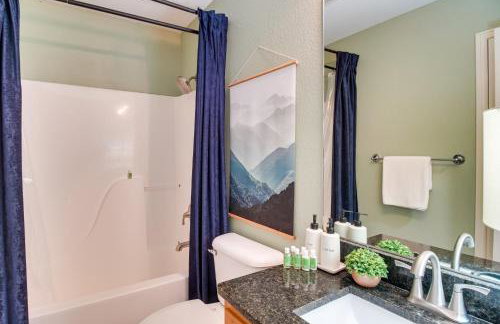 Charming Arkansas Retreat with Deck, Near Downtown! - Foto 13