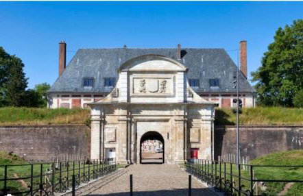 Entre les places, spacieux, calme, idéalement situé parking gratuit - Foto 22