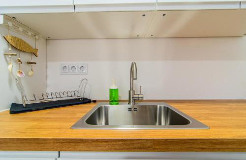 Flexible SelfCheckIns 110 - Zagreb - Private Parking - Loggia - Foto 19