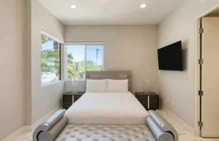 Pool • Hot Tub • Views Luxury Design Villa Valentina by AvantStay - Foto 47