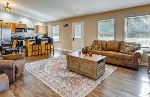 Serene Logan Retreat with Hot Tub and Stargazing Dome - Foto 5