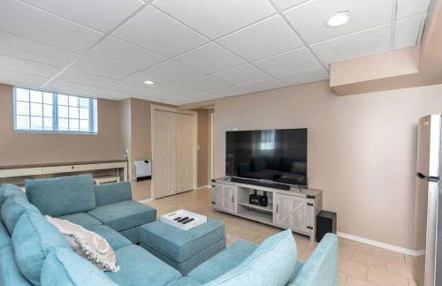 *NEW* Beautiful 3 floor Townhome with Sauna - Foto 32