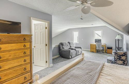 Marina and Pool Roomy Golf-View Home in Southport - Foto 26