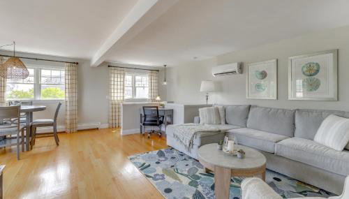 Walk to Beaches Sunny East Haven Home with Grill - Foto 5