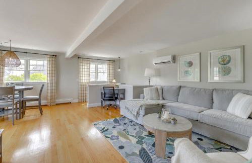 Walk to Beaches Sunny East Haven Home with Grill - Foto 5