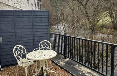 Cosy River Cottage in Brecon with a Fireplace - Photo 9