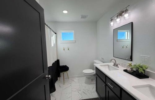 Royal Flush Villa - King Bed near WinStar - Foto 5