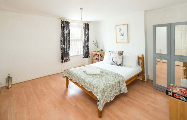 Stylish Penthouse for 6 in Woolwich - Photo 6