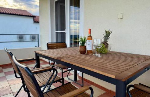 2 Bedroom Amazing Apartment In Labin - Foto 12