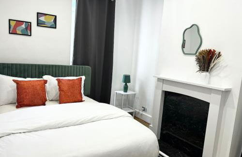 Spacious 4Bedroom - 10mins to London Bridge with Parking & Garden - Foto 2