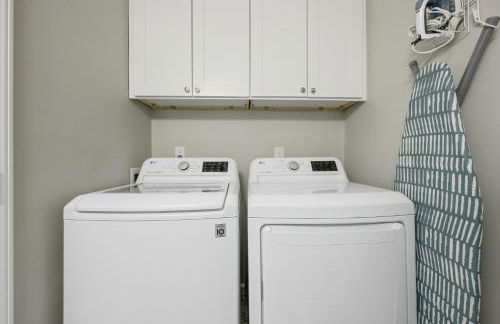 Lots of Hot Spots & Activities Near This Townhome - Foto 19