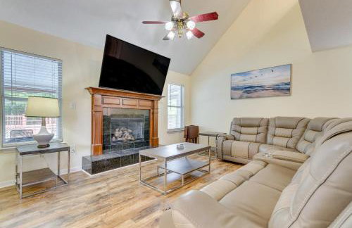 Mary Esther Home with Private Pool and Fireplace! - Foto 6