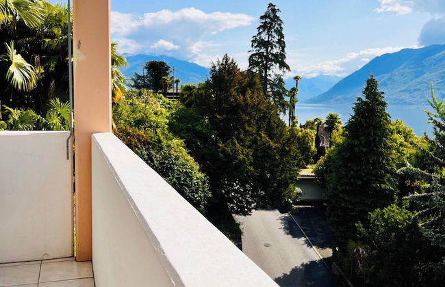 Enchanting View of Lake Maggiore & Mountains - Photo 33