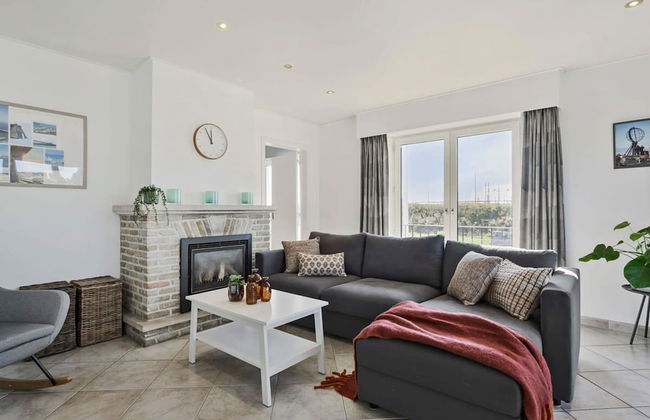 Charming Apartment Near the Beach - Photo 16