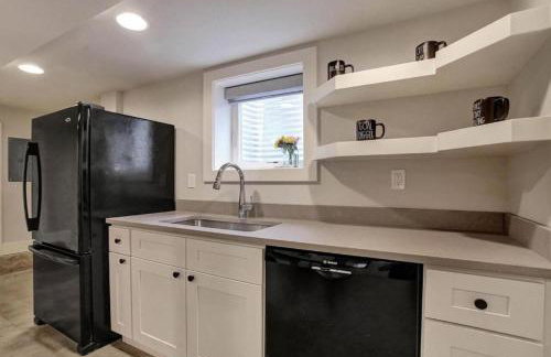 Private Daylight Basement - Near Downtown & Lake - Foto 25