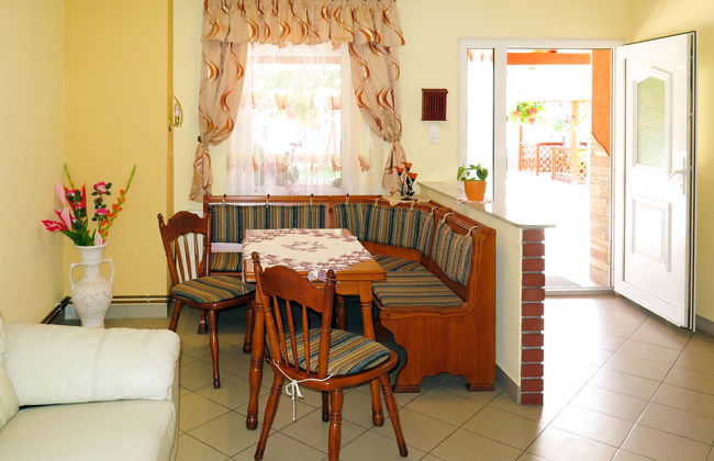 4 bedroom House in Balatonszárszó with private pool and garden - Photo 5