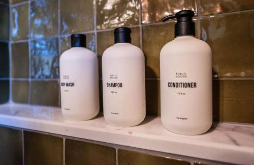 New! Designer 3BR Cabin Walk to Pond Mtn Views - Foto 37