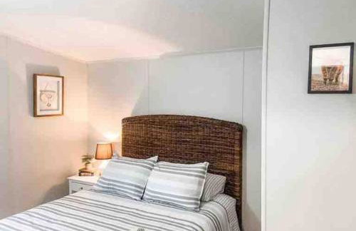 Renovated Bungalow Getaway - Foto 39