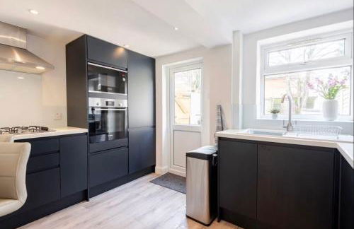 Modern 2 Bed House in Rainham, Kent - Central Location - Foto 3