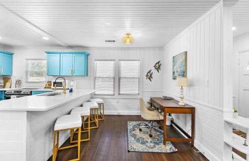 Chic Modern House Close to Beaches & Downtown - Photo 14