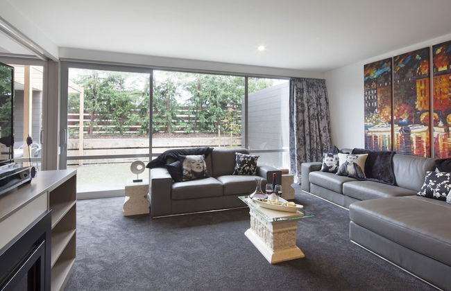 22 Hallenstein Apartments by Staysouth - Photo 30