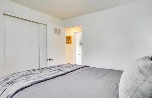 Charming Arlington Home with Hot Tub and Fenced Yard! - Foto 22