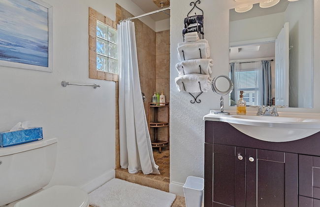 Decked Out On Marbury 4 Bedroom Home by RedAwning - Photo 31