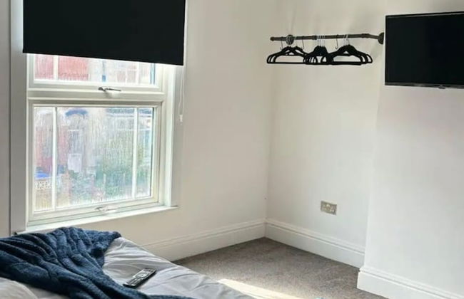 NEW 4 Double Bedrooms Large House - Foto 1