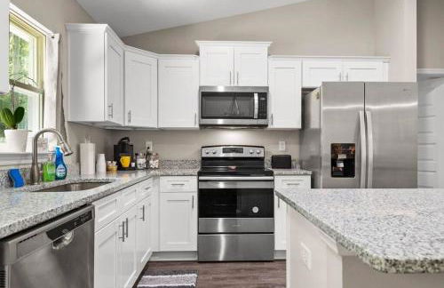 Pet-friendly, Heated Pool, Close to Everything 3 Bedroom Home - Foto 4