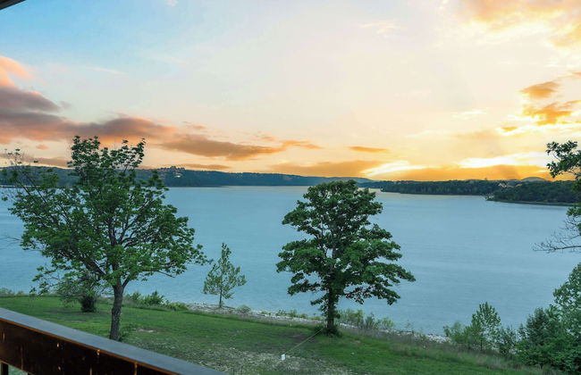 Lakefront Oasis Amazing Views! - Photo 39