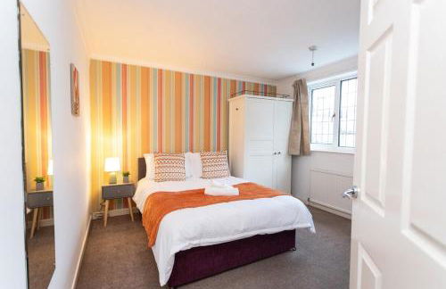 Elegant 5-Bed Home, Families & Friends, Sleeps 6, Parking, Free Wi-Fi - Foto 18