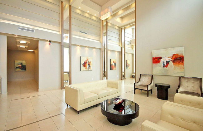 WhiteHall Suites - Mississauga - Photo 2