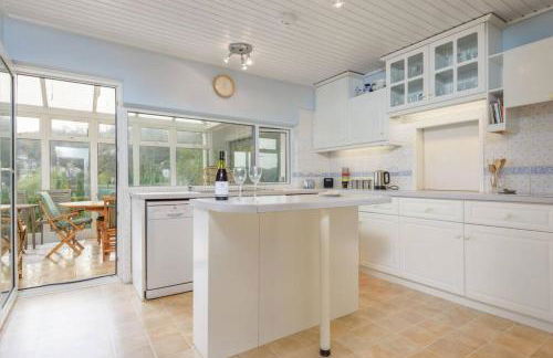 Stunning River Views, Tranquil Split-Level House, Private Garden & Parking - Foto 10